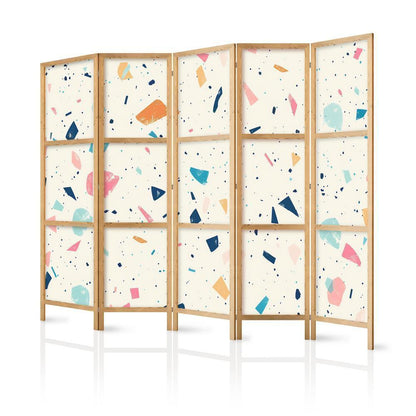 Cloison de séparation japonaise - Terrazzo avec éléments multicolores de grande taille - Motif joyeux sur fond clair