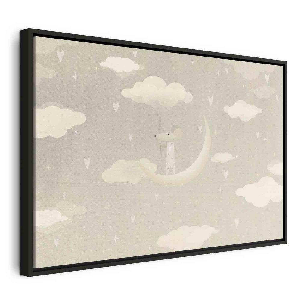 Impression sur toile - Petit Conquérant - Une souris en pyjama avec un cœur sur la lune parmi les nuages