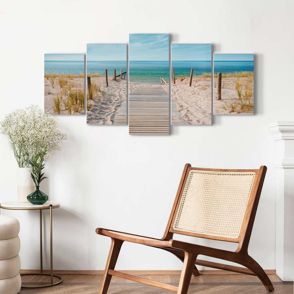 Canvas Print - Towards The Sea